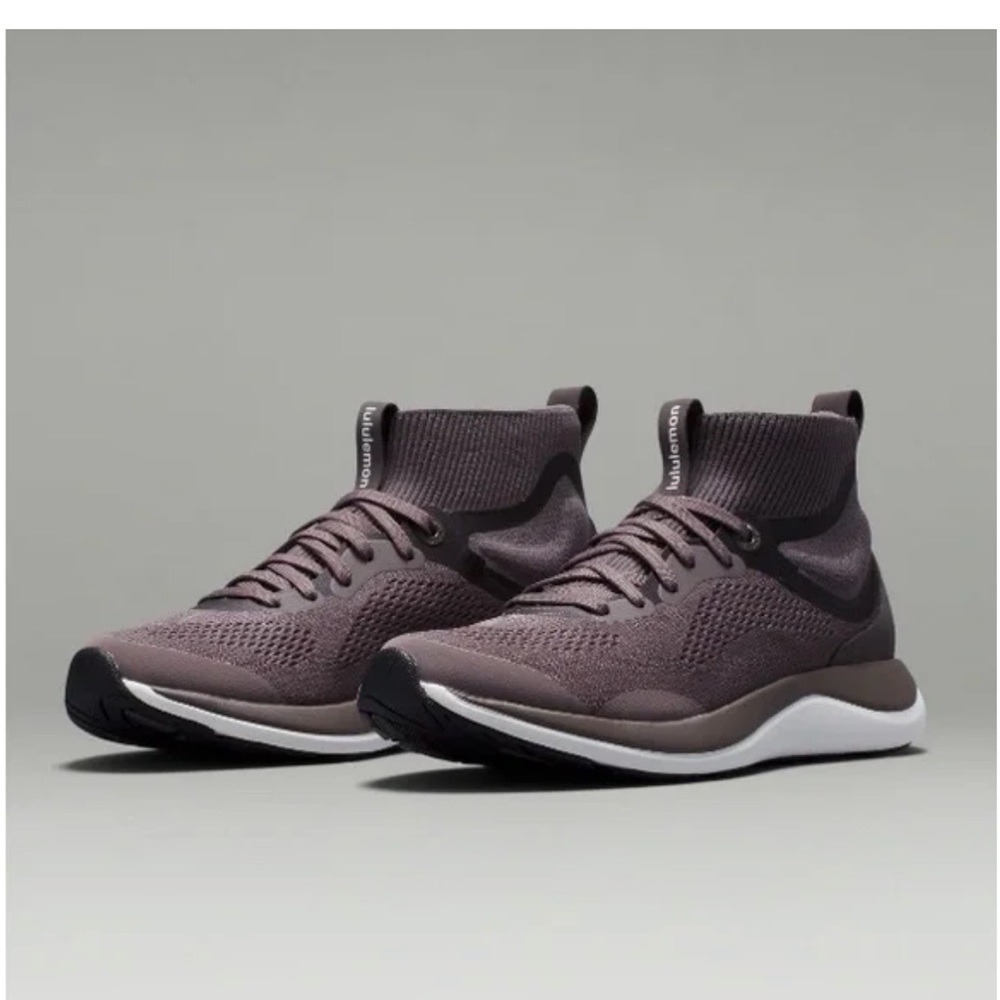 NIB Lululemon Athletica Women's Chargefeel Mid Workout Shoe, size 7.5